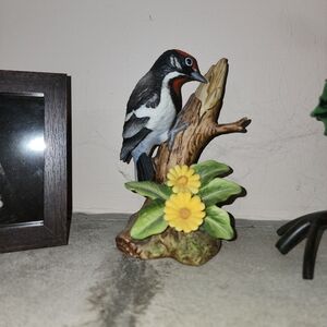 Set of two woodpecker statues